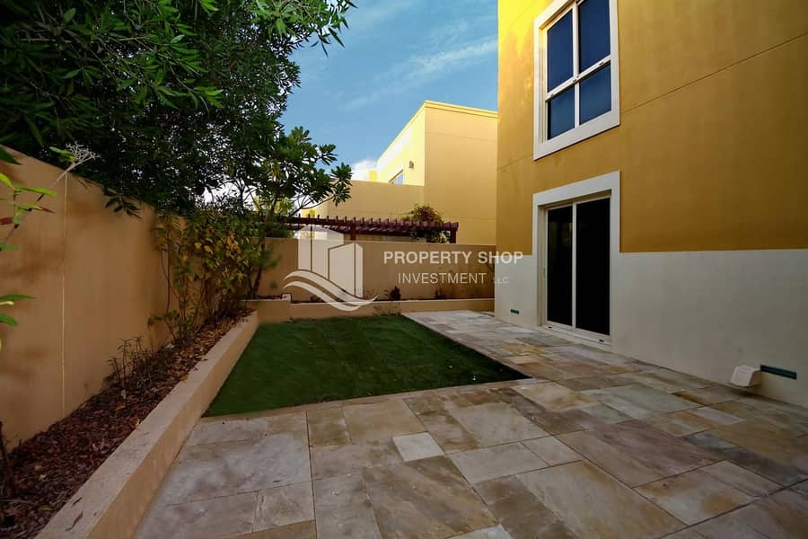 17 Perfectly Designed Immaculate Villa w/ Pvt Garden!