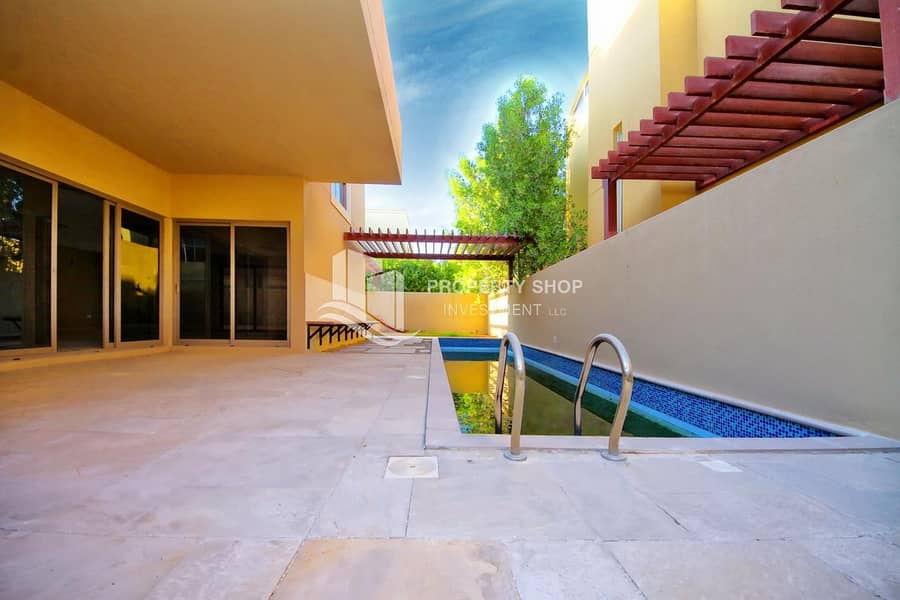 17 Magnificent 4+Maid Villa with Private Pool & Garden!!