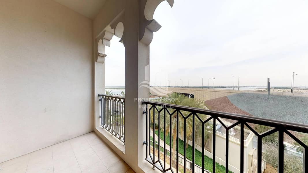 3 Immaculate Apt w/ Iconic Sea View in Fabulous Location!