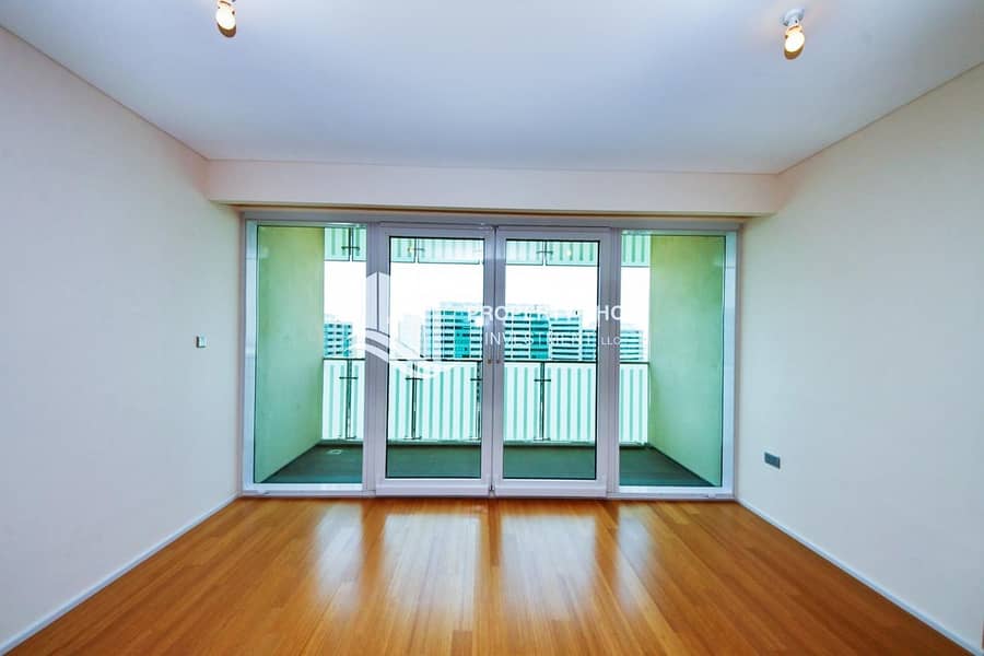 2 Move In Ideal & Spacious Apt with Walk In Closet!