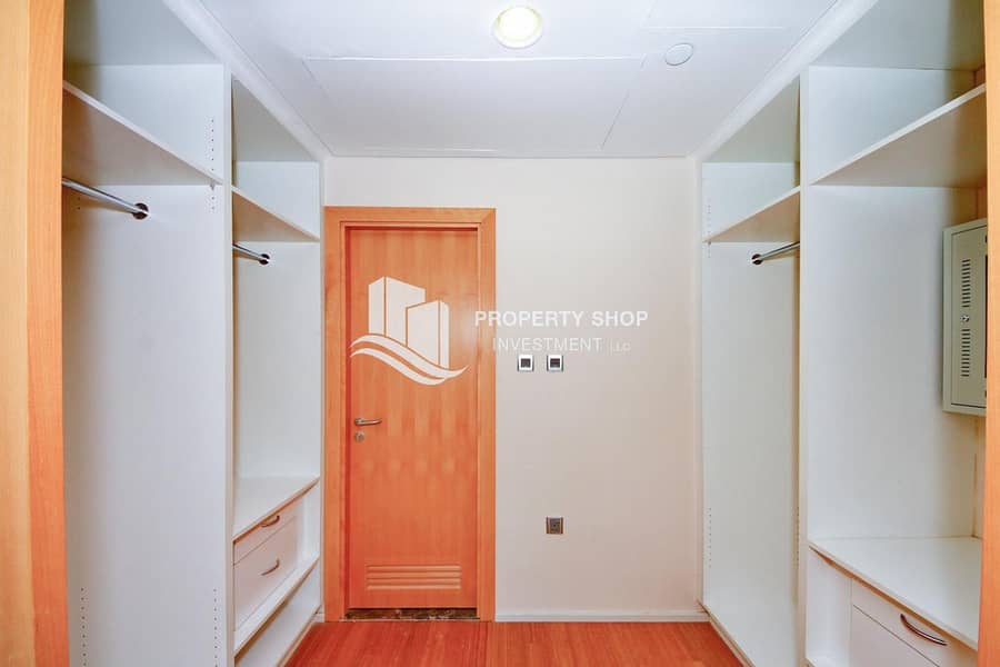 10 Move In Ideal & Spacious Apt with Walk In Closet!