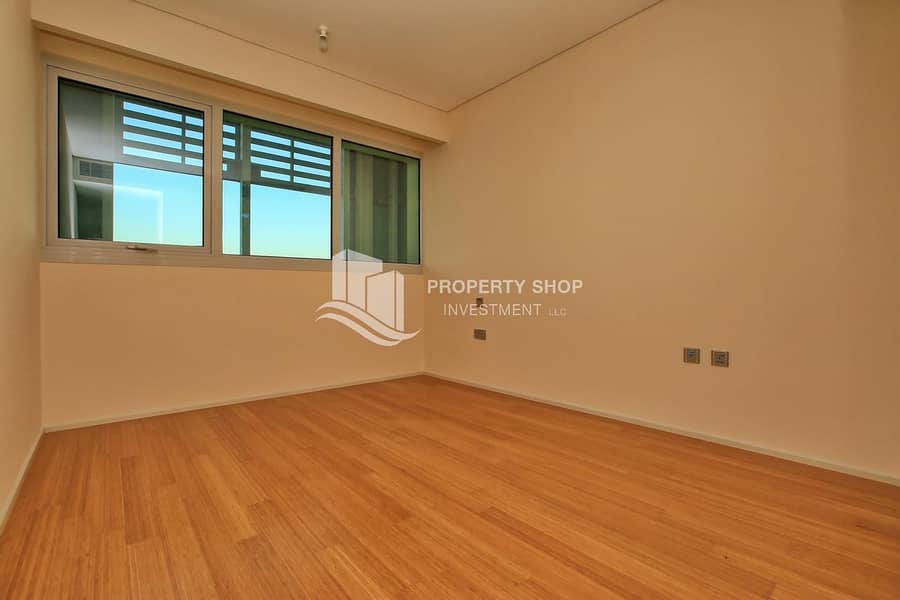 3 Move In Today- Beautiful & Breezy Sea View 4+Maid Apt