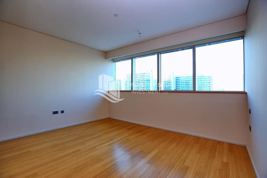 4 Move In Today- Beautiful & Breezy Sea View 4+Maid Apt