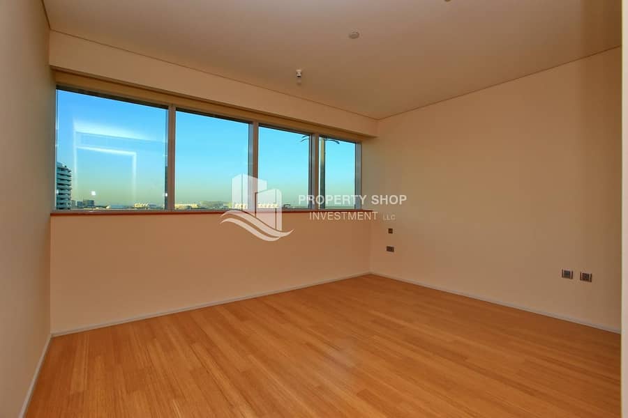 5 Move In Today- Beautiful & Breezy Sea View 4+Maid Apt