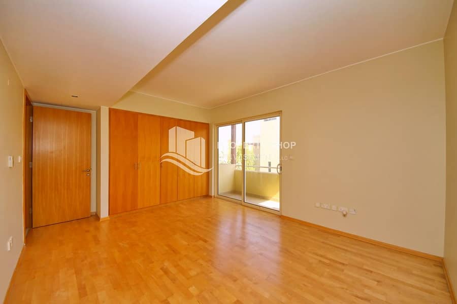 6 Hot Deal! Ideal & Amazing Townhouse with Private Garden