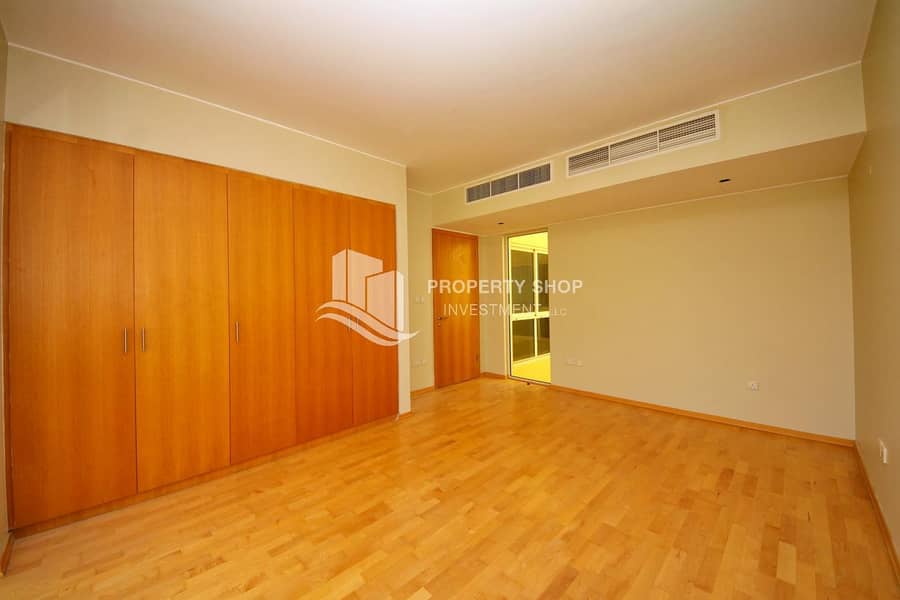 9 Hot Deal! Ideal & Amazing Townhouse with Private Garden