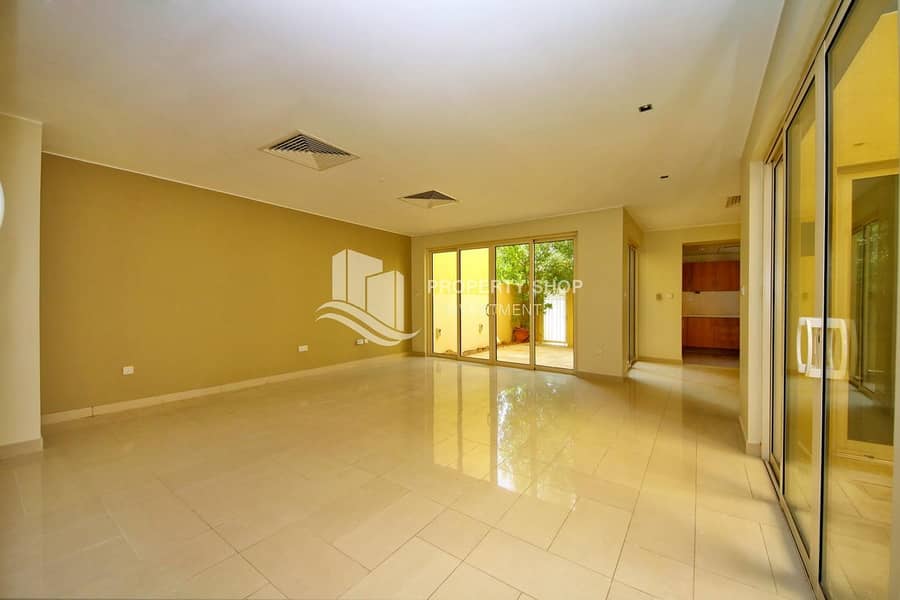 15 Hot Deal! Ideal & Amazing Townhouse with Private Garden