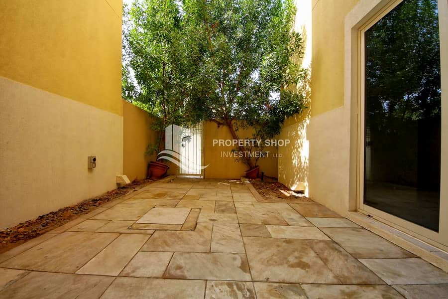 21 Hot Deal! Ideal & Amazing Townhouse with Private Garden