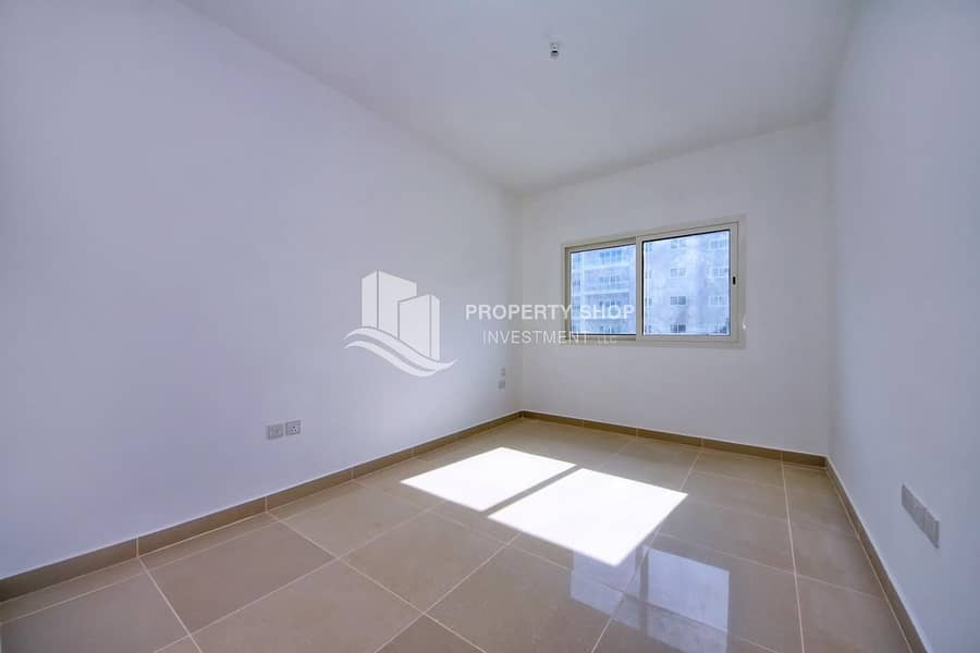 5 Move In Huge Layout Apt with Spacious Balcony!
