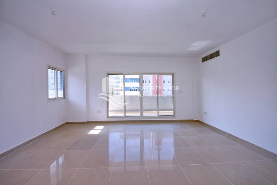 9 Move In Huge Layout Apt with Spacious Balcony!