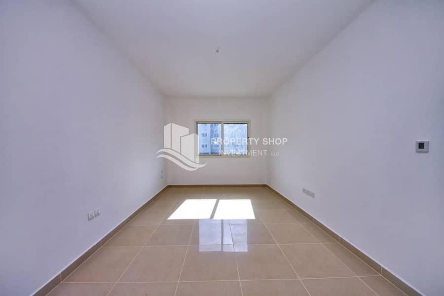 14 Move In Huge Layout Apt with Spacious Balcony!