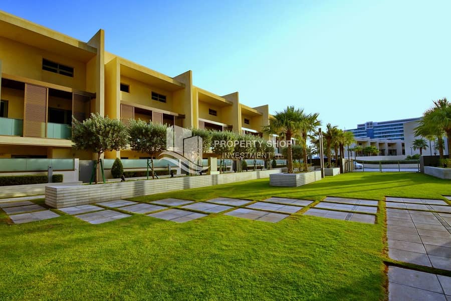 2 Best Deal| Prestigious Townhouse| Spectacular Canal View