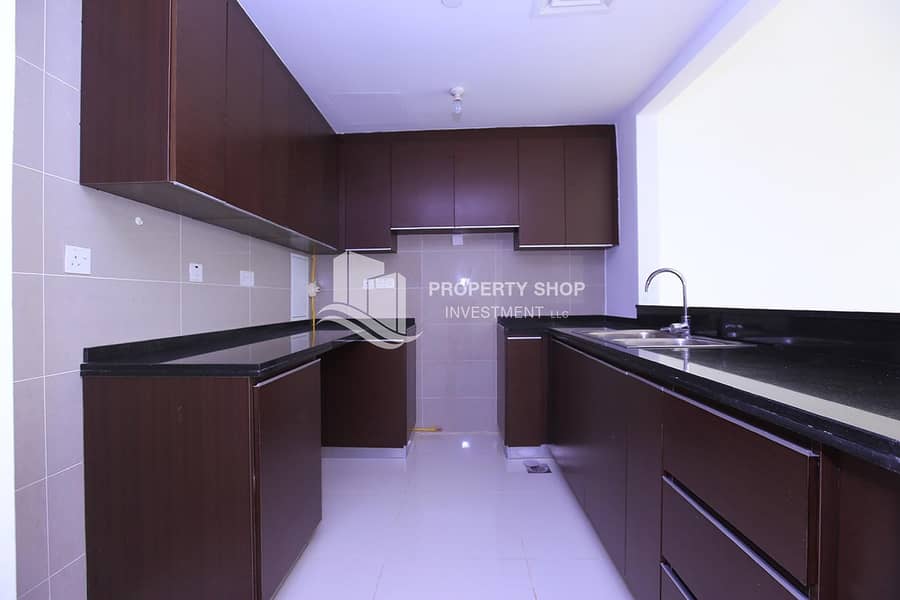 3 Make Move In Elegant & Immaculate Apt with Balcony!