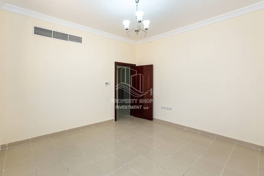 6 Exclusive & Huge 4BR Villa In MBK Al Qurm Compound!