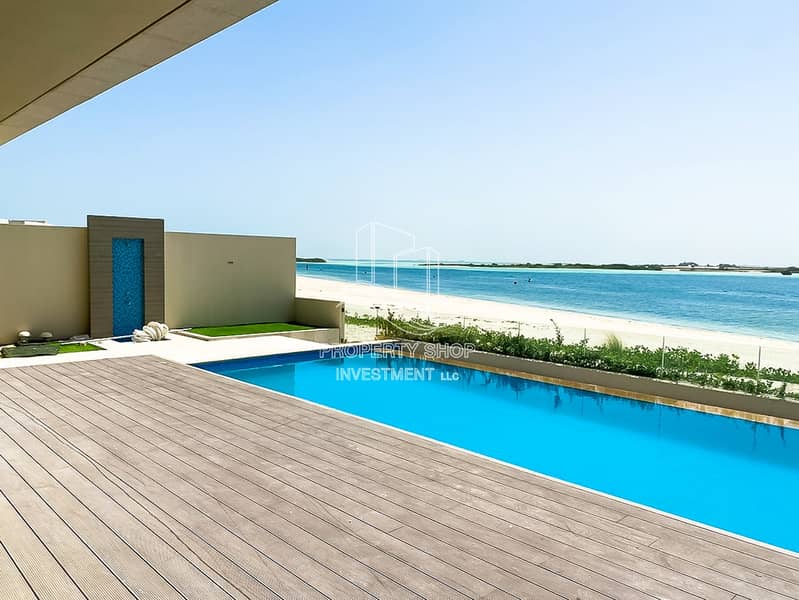 19 Fully Modernized & Huge 5BR Direct on Beach Villa