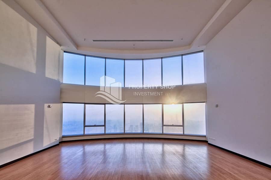 2 Experience Luxury Penthouse Living with Sea View!