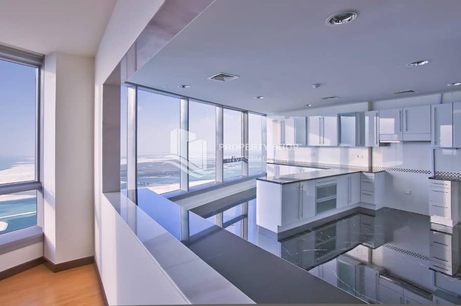 5 Experience Luxury Penthouse Living with Sea View!