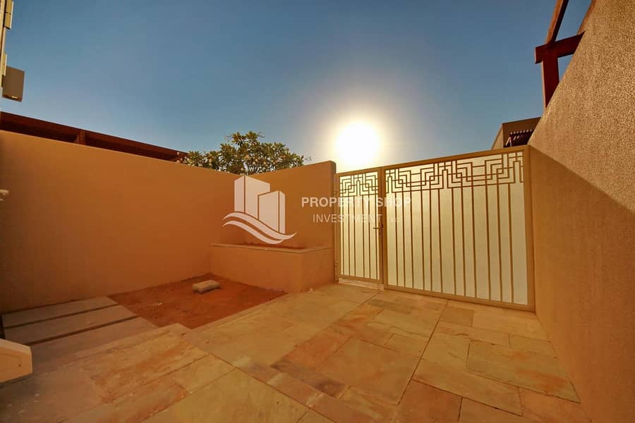 3 Tranquil Courtyard Townhouse | Move In | Gated Community