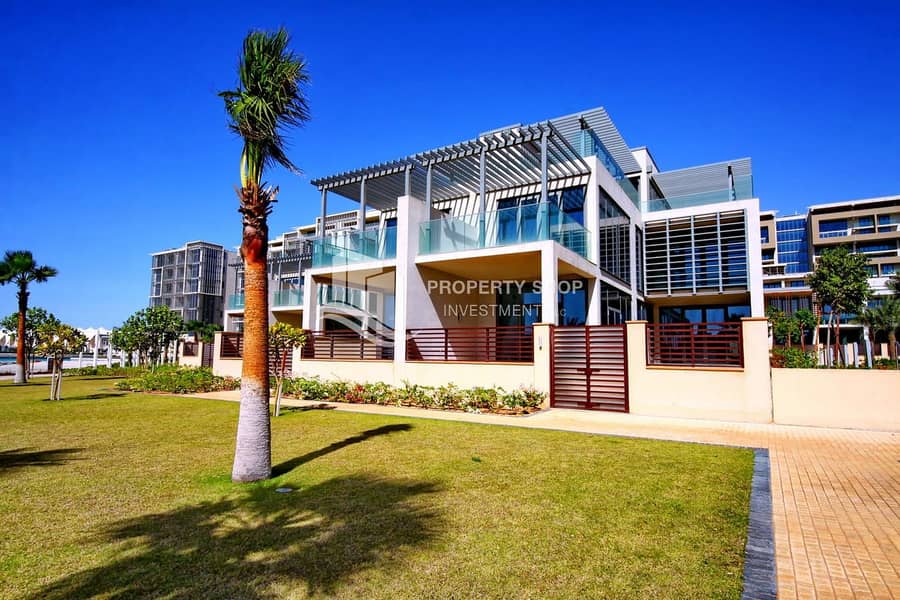 6 Beachfront Villa | Move In | Huge Space | Beach Access