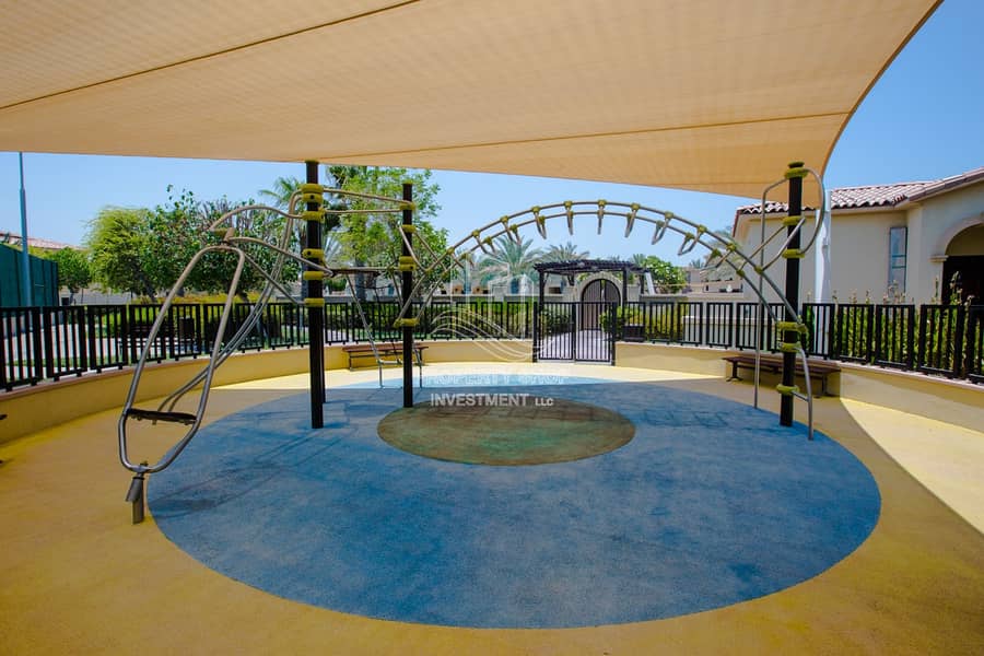 8 Luxury Villa | Private Pool & Landscaped Garden | Move Soon
