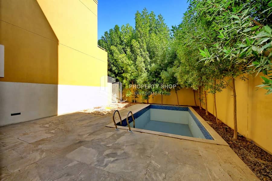 22 Hot Price-Sure to Impress! Elegant Corner Villa w/ Private Pool