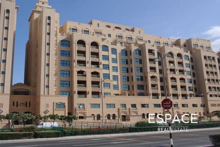 1 Bedroom Flat for Sale in Palm Jumeirah, Dubai - Next to Mall | Immaculate | Vacant
