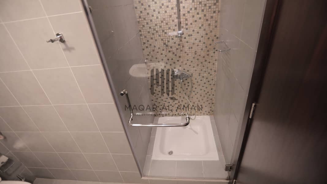 6 Shower Space