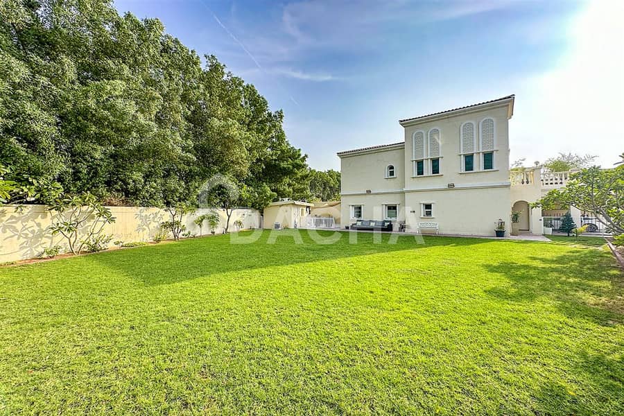 HUGE 7.4K PLOT / Corner Villa / Rent 160k HUGE 7.4K PLOT / Corner Villa / Rent 160k