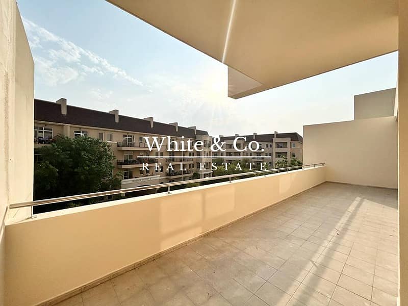 Garden View | Spacious + Bright | Vacant Garden View | Spacious + Bright | Vacant