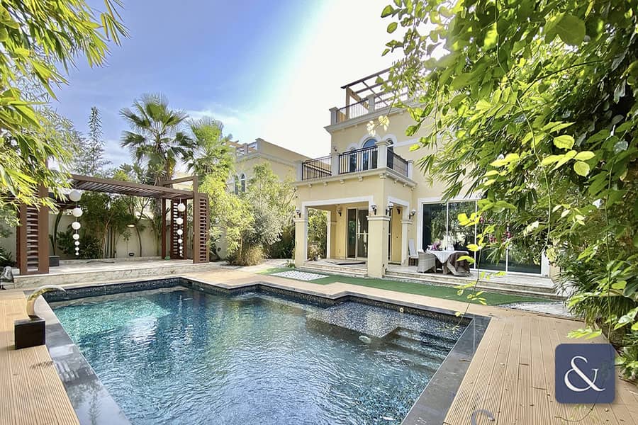 Fantastic Pool | Upgraded | Rare | 4 Beds Fantastic Pool | Upgraded | Rare | 4 Beds
