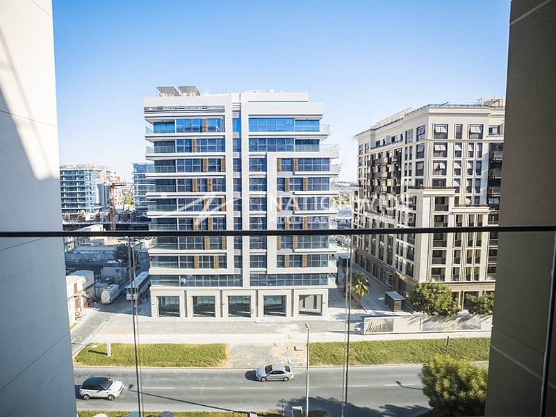 Well-Maintained Unit | Waterfront | Road Views Well-Maintained Unit | Waterfront | Road Views