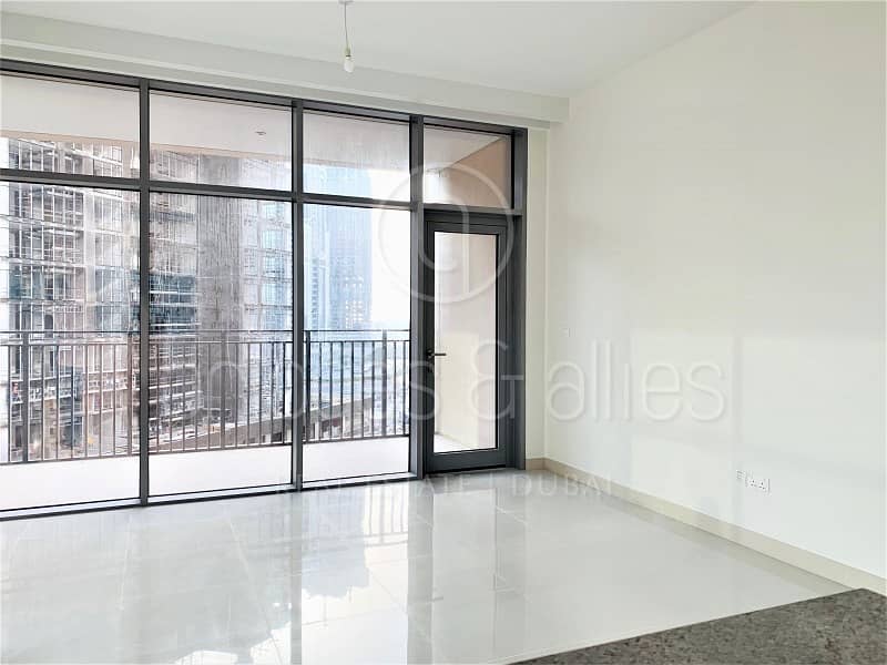 BRIGHT 1 BED | HUGE BALCONY | VACANT NOW