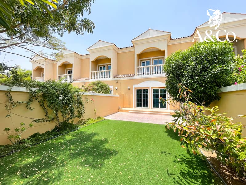 Upgraded Kitchen| Landscaped |View Today Upgraded Kitchen| Landscaped |View Today