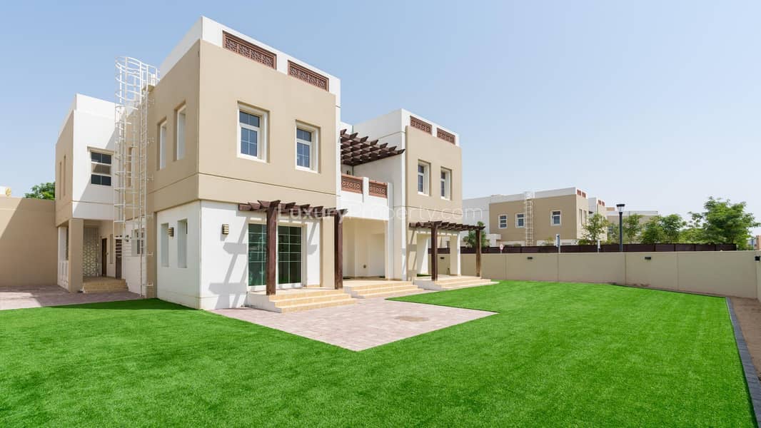 Single Row | Large Corner Plot | Vacant Now Single Row | Large Corner Plot | Vacant Now