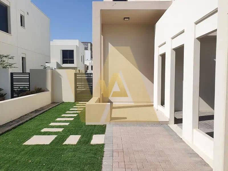 18 Excellent Location | Hayat 4 BR with Pvt. Garden