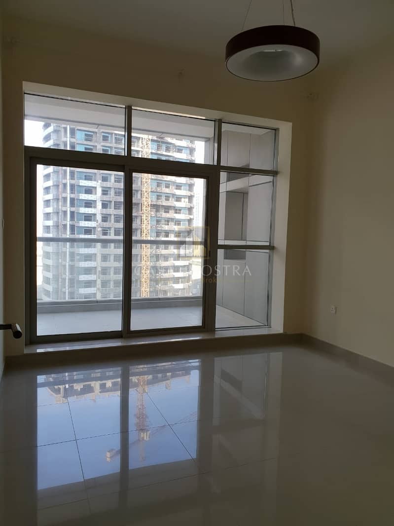 2 Vacant 1 Bedroom With Balcony