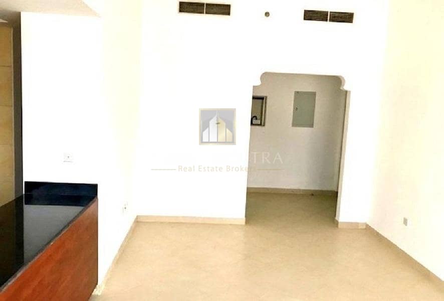 4 High Floor Ready to Move in 1BR  with  Balcony