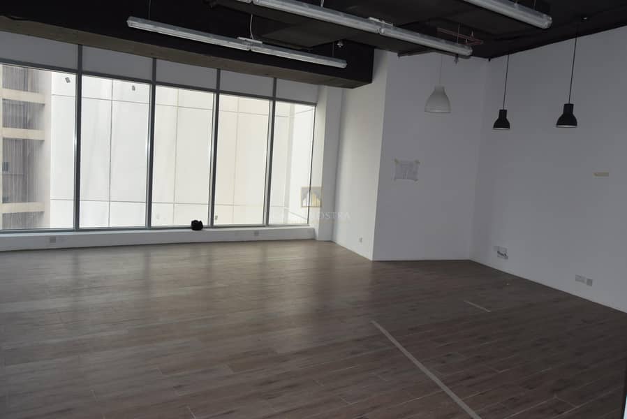 2 Ready to Move Fitted Office in  I Rise Tower