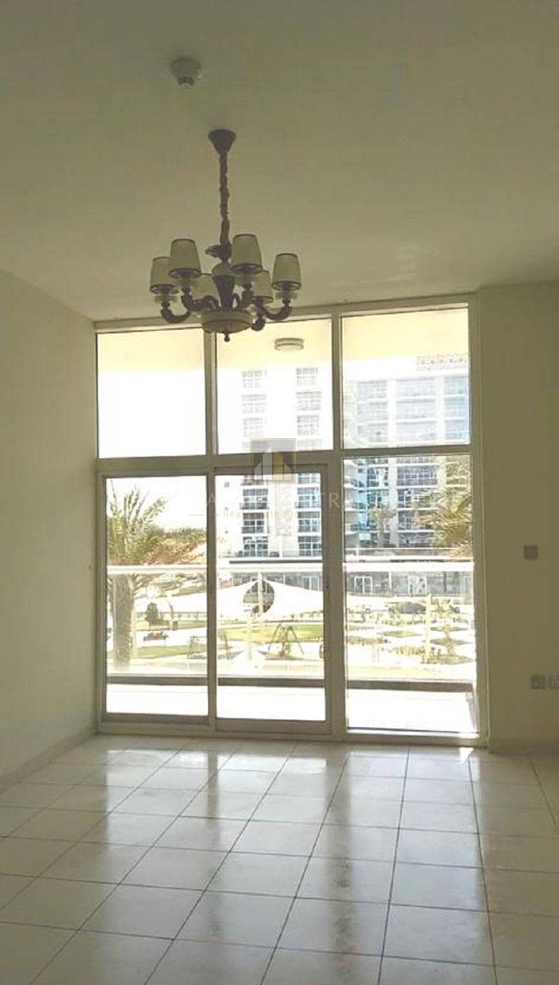 2 Vacant 1BR with Balcony in Glitz 2  Community View