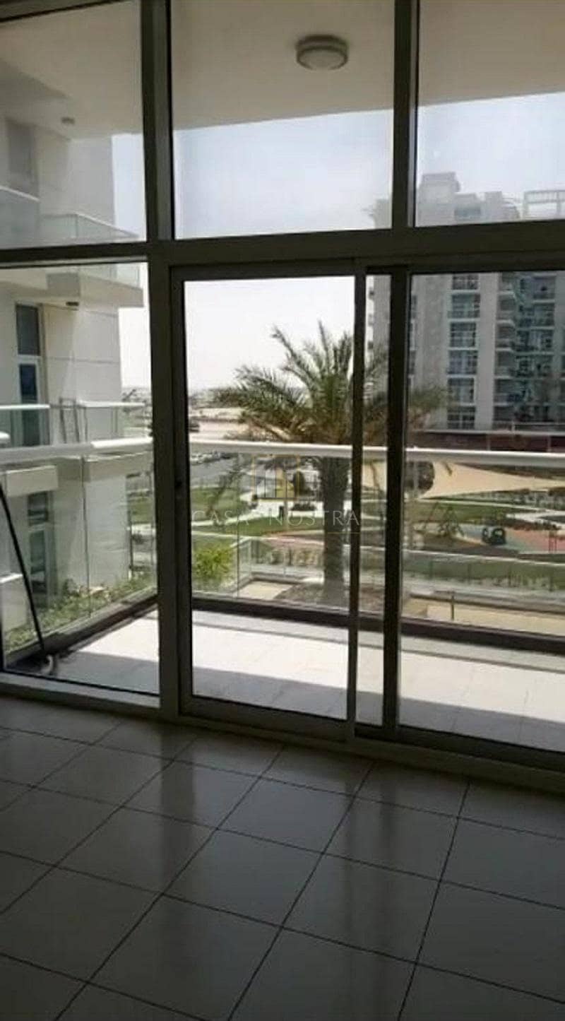 3 Vacant 1BR with Balcony in Glitz 2  Community View