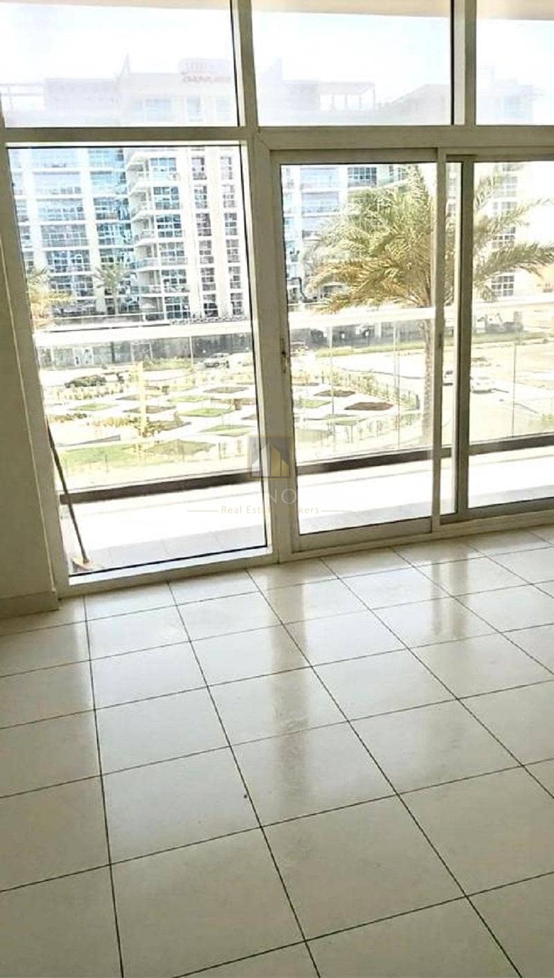 6 Vacant 1BR with Balcony in Glitz 2  Community View