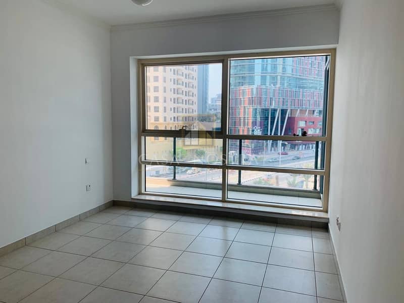 5 Marina View Vacant Spacious 2BR with Balcony