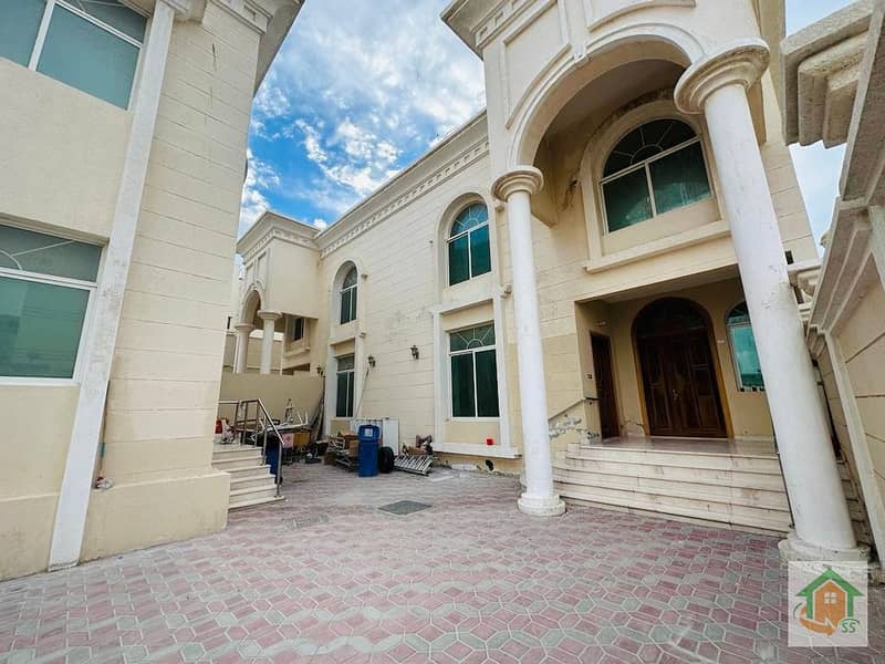 للبيع مجمع 3 فلل بمدينة شخبوط تشطيب راقي حجر خارجي ديكورات داخلية للبيع مجمع 3 فلل بمدينة شخبوط تشطيب راقي حجر خارجي ديكورات داخلية