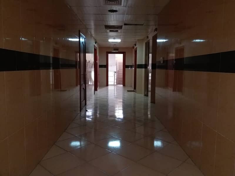 Nice 1BHK 1 Washroom 40k full renovated with cupboard payment 3 deposit 2k