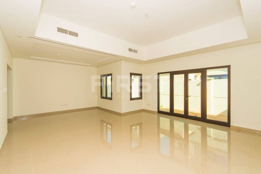 6 Internal Photo of 3 Bedroom Villa in Al Salam Street Bloom Gardens Abu Dhabi UAE (6). jpg