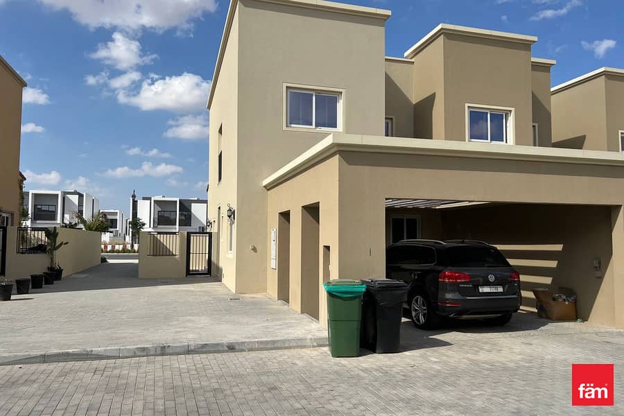 Genuine | Corner Unit | Single Row| Vacant Genuine | Corner Unit | Single Row| Vacant