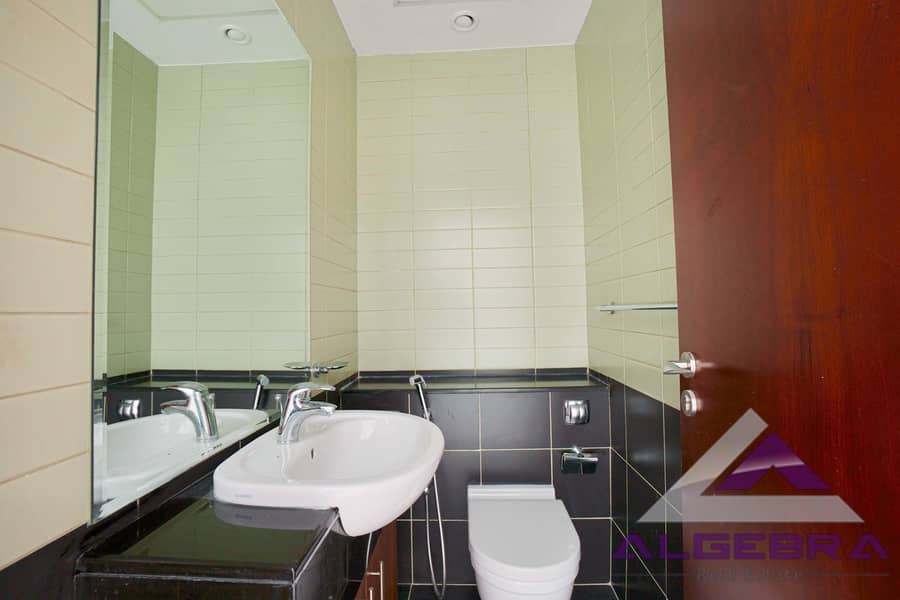 21 21. Guess Powder room. jpg
