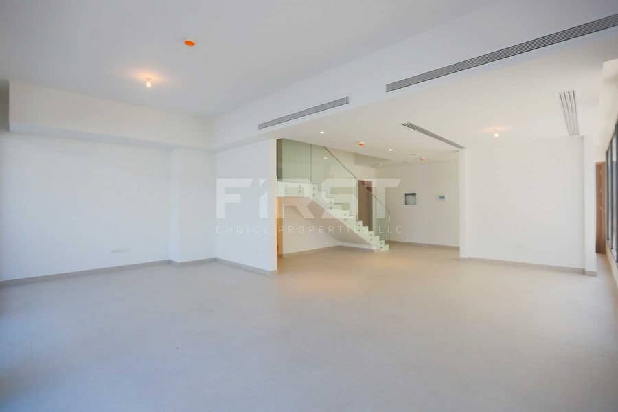 2 Internal Photo of 5 Bedroom Villa in Faya at Bloom Gardens Al Salam Street Abu Dhabi UAE (3). jpg