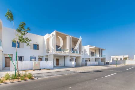3 Bedroom Villa for Sale in Yas Island, Abu Dhabi - 3BRHK+ MB  SINGLE ROW  HOT DEAL  READY TO MOVE