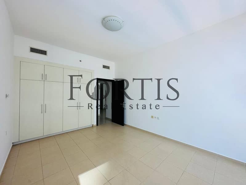 Bright unit | Chiller free | Ideal location| 2bed Bright unit | Chiller free | Ideal location| 2bed